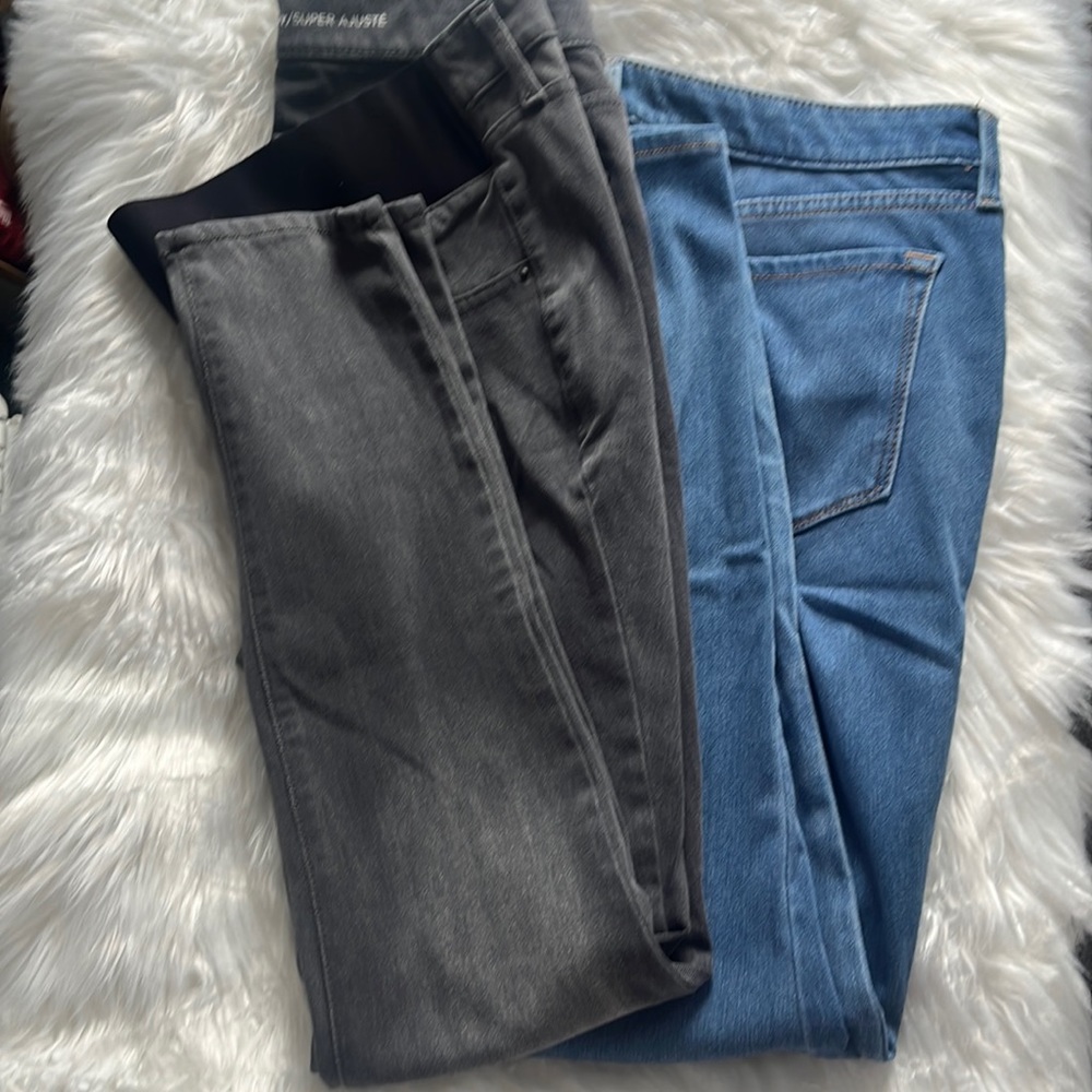 Bundle of 2 Old Navy Super Skinny maternity jeans